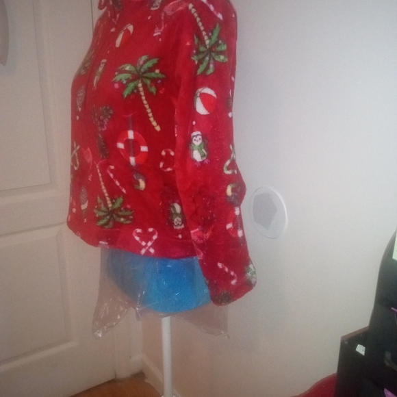 Red fleece Christmas sweater with a zipper use in good condition size 14 girls - Picture 4 of 12
